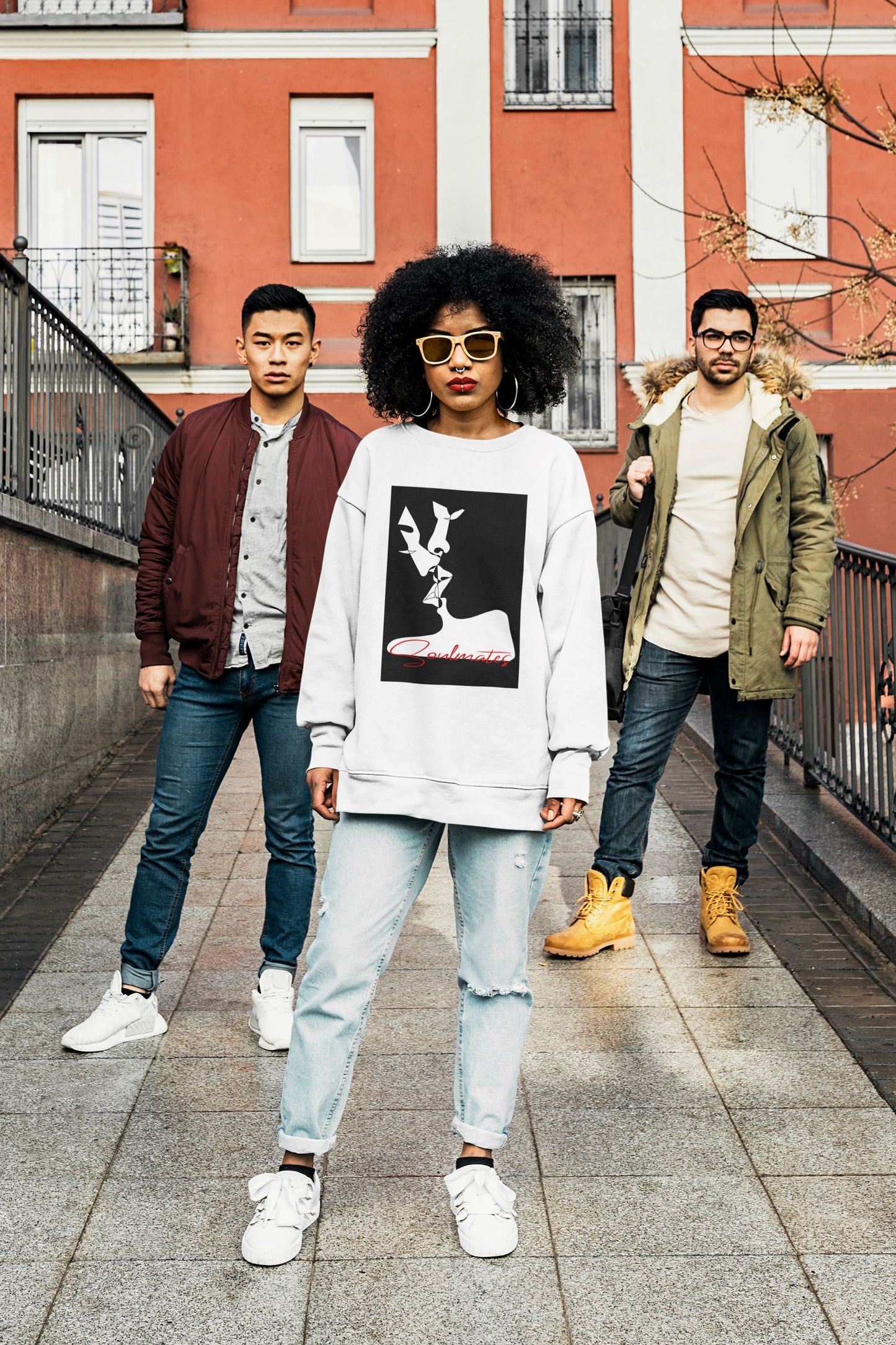 Kissing Soulmates Design - Black and White. Unisex-Premium-Pullover Soulmates